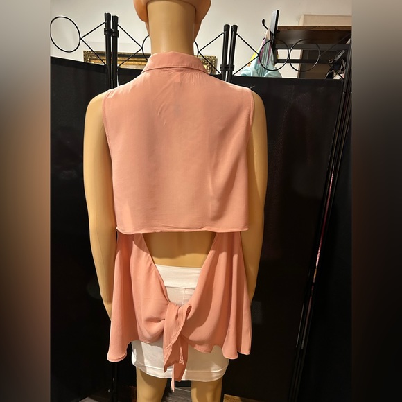 BCBGeneratio peach/pink tie back, sleeveless blouse. Sz M - Picture 2 of 8